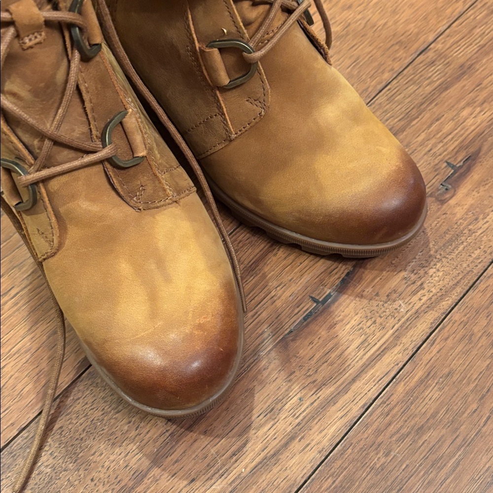 Sorel Women's Lace-Up Wedge Boots in Tan/Brown Great condition just ran big on - Picture 4 of 7